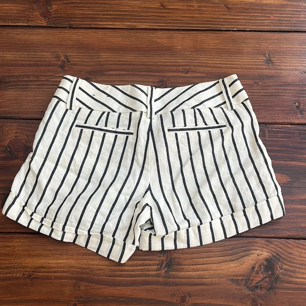 Mid Rise Linen Shorts - Picture 2 of 3